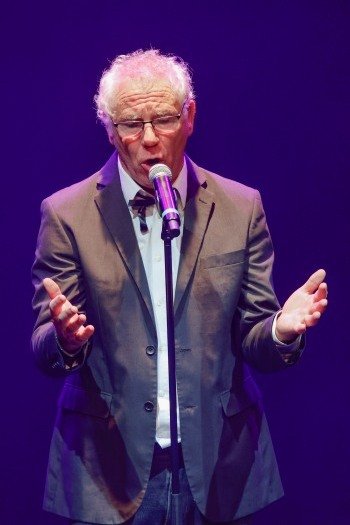 Image de l'artiste Aimé en spectacle. Photo de Sylvie Bourget pour Dancsingshow.