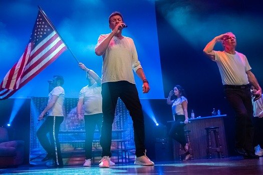 Image de la troupe Dancsingshow. Sacha Rives