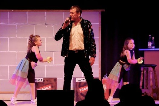 Image de l'artiste Christophe en spectacle. Photo de Sacha Rives pour Dancsingshow.